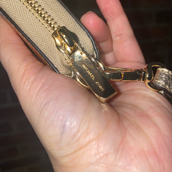 NWT Michael Kors Gold Wristlet Wallet - Picture 3 of 6